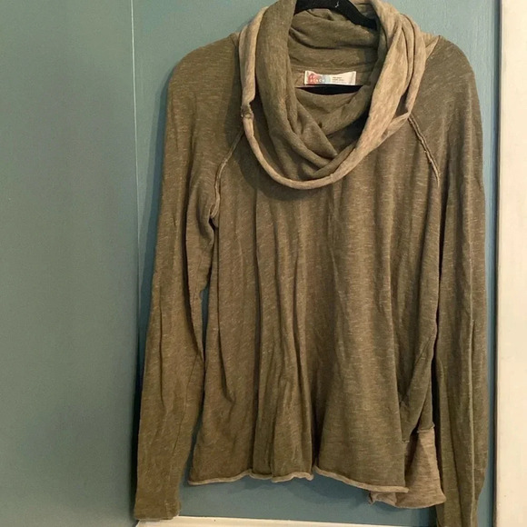 FP Beach two body crops deux - green- great condition - one size cowl neck - Picture 1 of 8